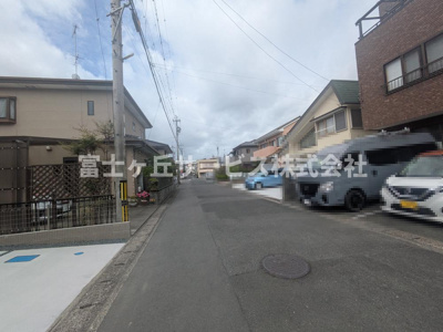 【前面道路含む現地写真】 | 浜松市中央区萩丘4丁目 3期 新築一戸建て 1号棟 | 前面道路です