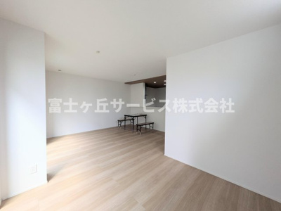 【居間・リビング】 | 浜松市中央区萩丘4丁目 3期 新築一戸建て 2号棟 | リビングです