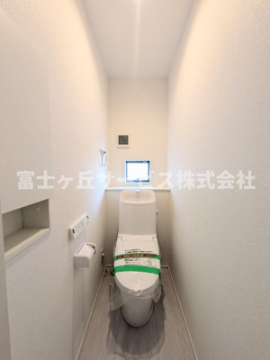 【トイレ】 | 浜松市中央区萩丘4丁目 3期 新築一戸建て 2号棟 | １F2F同タイプのトイレがあります