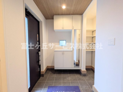 【玄関】 | 浜松市中央区萩丘4丁目 3期 新築一戸建て 2号棟 | 玄関です