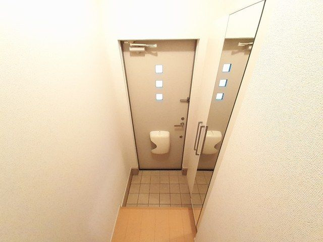 メゾン　スプリングスの玄関