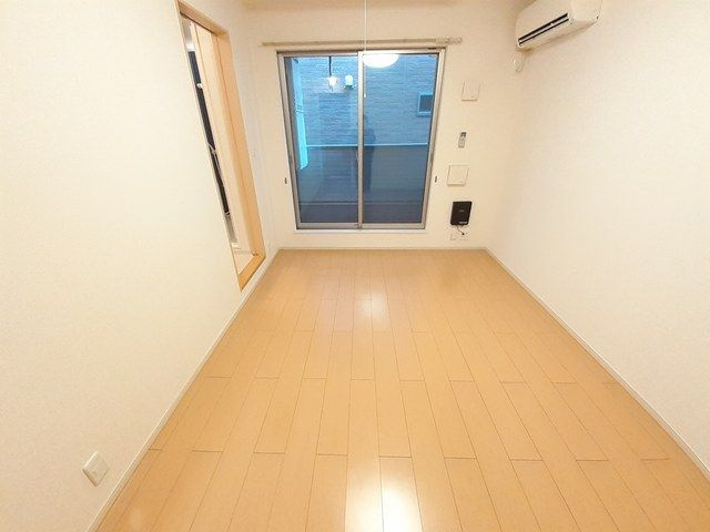 メゾン　スプリングスの居間・リビング