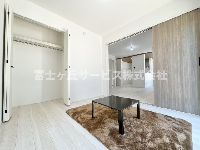 【洋室】 | 島田市金谷泉町 新築一戸建て 1号棟 | リビングの隣にある洋室です