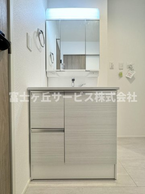 【独立洗面台】 | 島田市金谷泉町 新築一戸建て 1号棟 | 朝の身支度に便利な独立洗面台です
