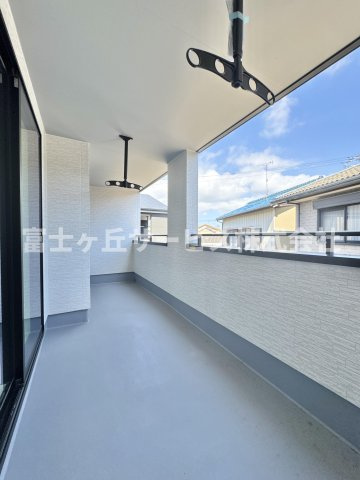 【バルコニー】 | 島田市金谷泉町 新築一戸建て 1号棟 | ルーフ付きのバルコニーです