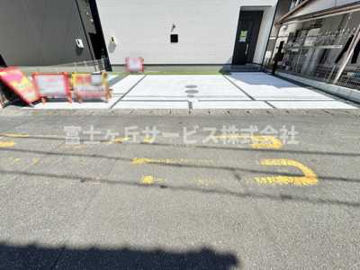 【駐車場】 | 島田市金谷泉町 新築一戸建て 1号棟 | 車種により2台駐車可能です