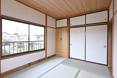 【和室】 | 太田市由良町　中古住宅 | ２階の和室は日当たりが良く、寝転ぶと気持ちよさそうです♪