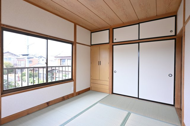 【和室】 | 太田市由良町　中古住宅 | ２階の和室は日当たりが良く、寝転ぶと気持ちよさそうです♪