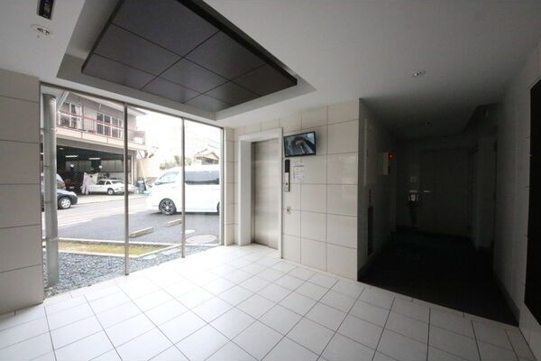 リエス鶴舞WEST　TOWERのエントランス