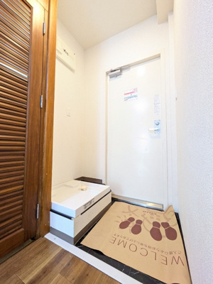 雨で濡れた服を、そのまま洗濯機に入れられる配置★