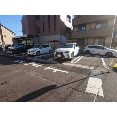 ＯＨＡＮＡ（オハナ）の駐車場|お問い合わせは美濃善不動産駅前店へ！