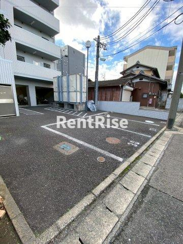 クリエイティブ一宮の駐車場
