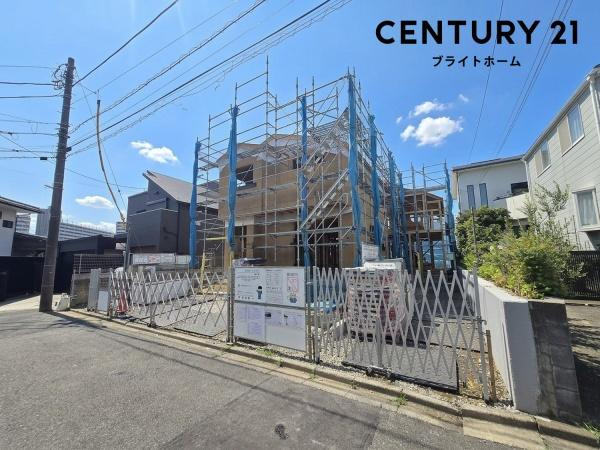 横浜市磯子区洋光台３丁目の新築一戸建の前面道路含む現地写真|閑静な住宅街♪
前面道路が広いので、安心して駐車可能です！