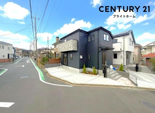 横浜市青葉区藤が丘２丁目の新築一戸建の前面道路含む現地写真|周辺は落ち着いた街並みになります。
子育てにはぴったりの住環境♪