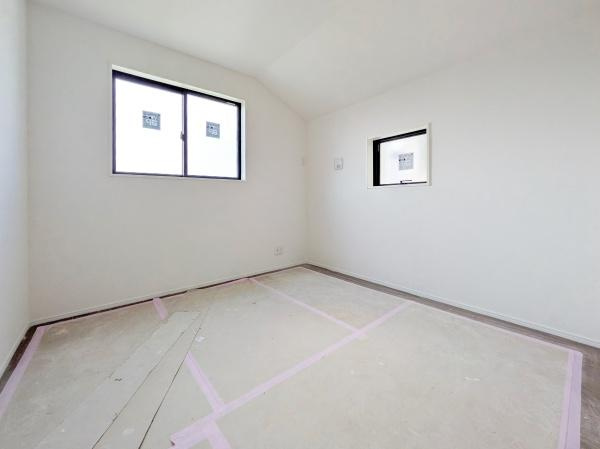横浜市磯子区洋光台３丁目の新築一戸建の洋室|クローゼットもあるので収納にも困りません！
荷物が多い方にも安心です。