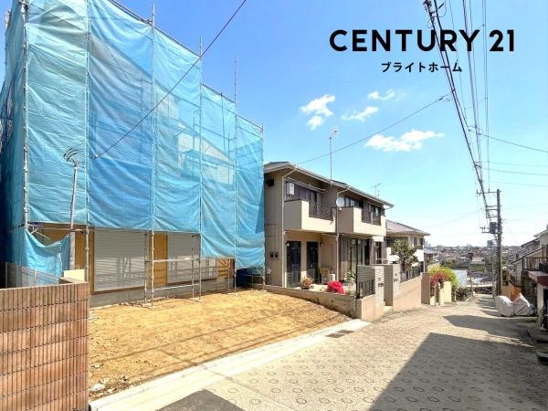 横浜市南区永田北３丁目の新築一戸建の前面道路含む現地写真|周辺は落ち着いた街並みになります。
子育てにはぴったりの住環境♪