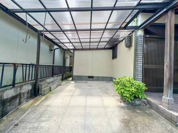 岩出市相谷　中古戸建の駐車場