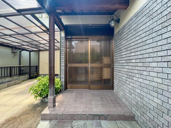 岩出市相谷　中古戸建の玄関