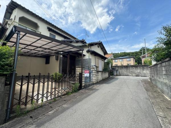 岩出市相谷　中古戸建の前面道路含む現地写真