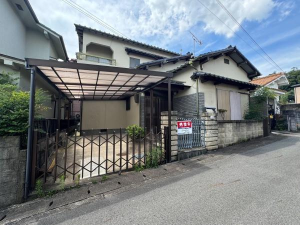 岩出市相谷　中古戸建の前面道路含む現地写真