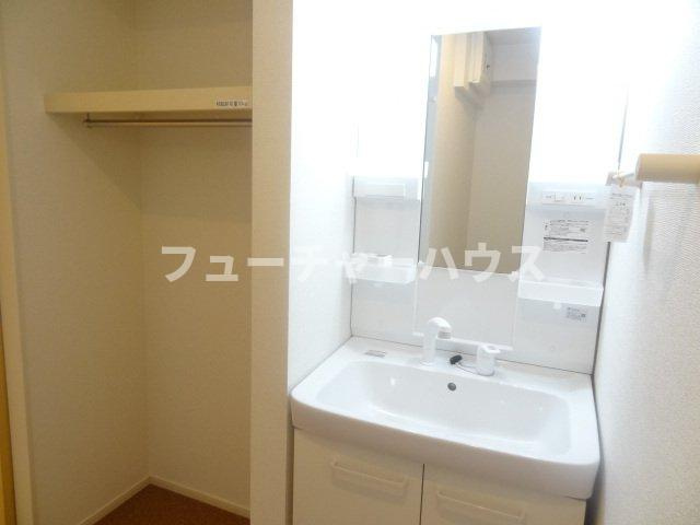 セレーノの洗面所|ゆったりとスペースのある洗面所