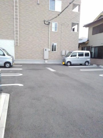 グラン　ソレイユの駐車場