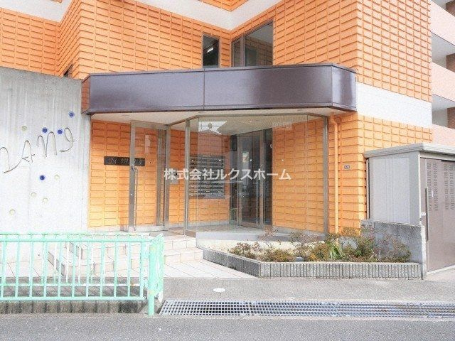 ドマー二のエントランス
