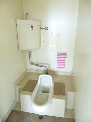 二重堀林先　倉庫付事務所のトイレ