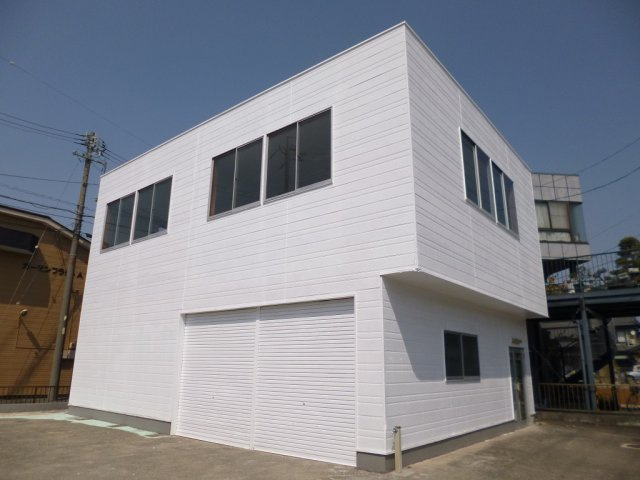 二重堀林先　倉庫付事務所の外観