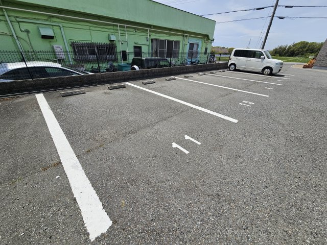 サンモール金ヶ崎Ⅱの駐車場