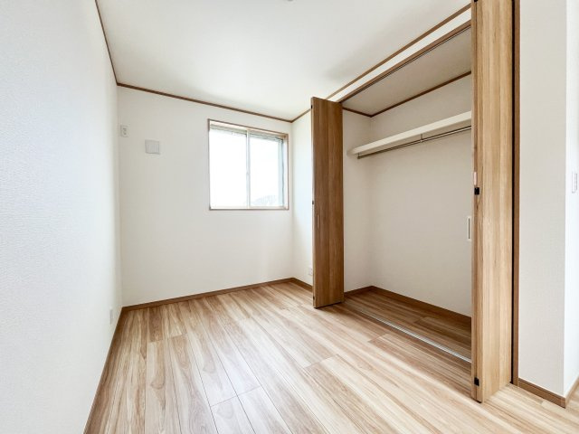 本郷町3丁目の洋室|ゆったりした洋室です