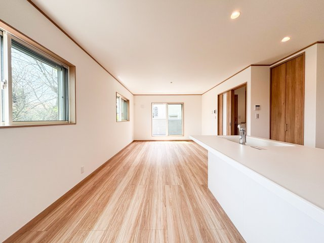 本郷町3丁目の居間・リビング|こちらの居間で趣味の時間をお楽しみください