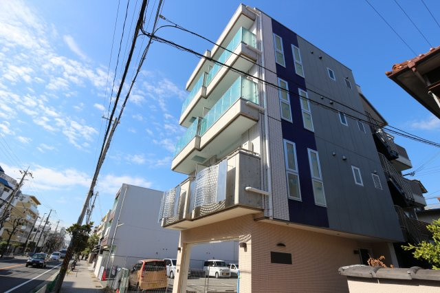サンマリン海岸通の外観