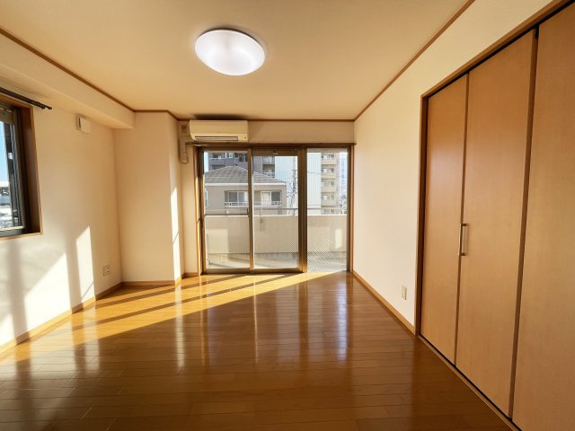 ロイヤル新本町の居間・リビング