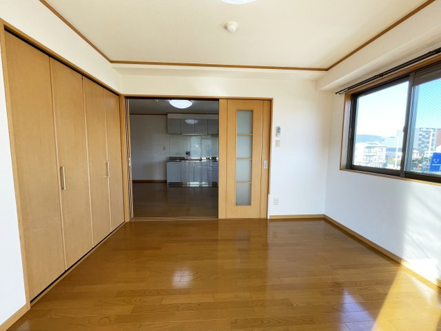 ロイヤル新本町の洋室