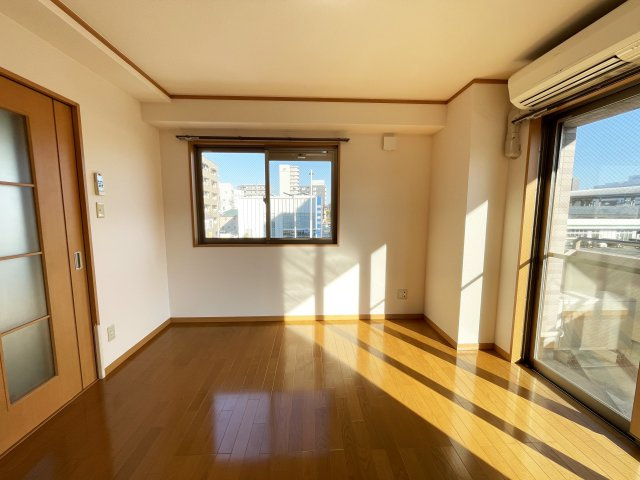 ロイヤル新本町の洋室