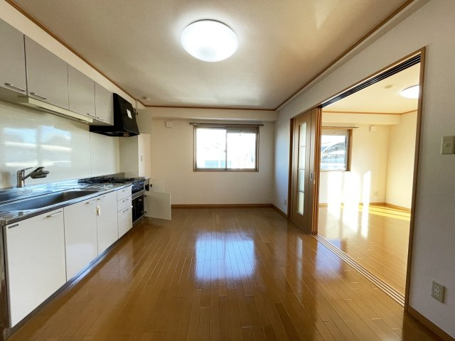 ロイヤル新本町の居間・リビング