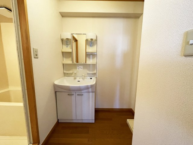 ロイヤル新本町の独立洗面台