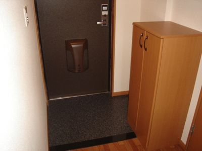 【玄関】 | ルナフィット | 玄関(人感センサーライト)