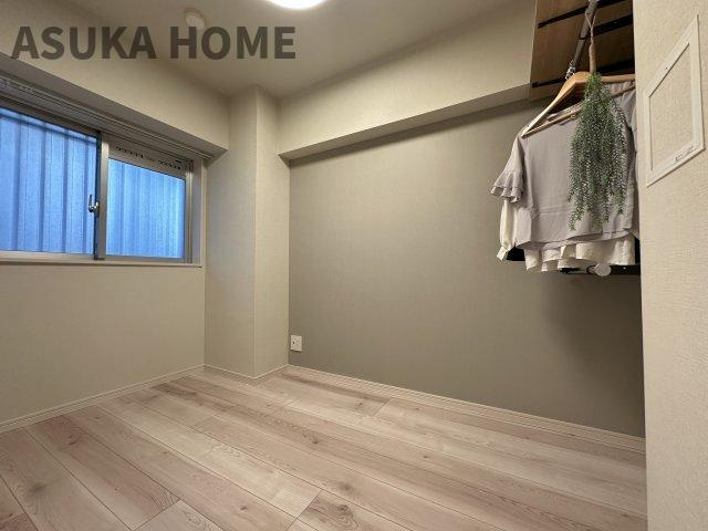 モンテベルデ横浜の洋室|お部屋を広く使えるオープン収納の居室です。どこに何が有るか一目でわかる使いやすさも魅力的です。