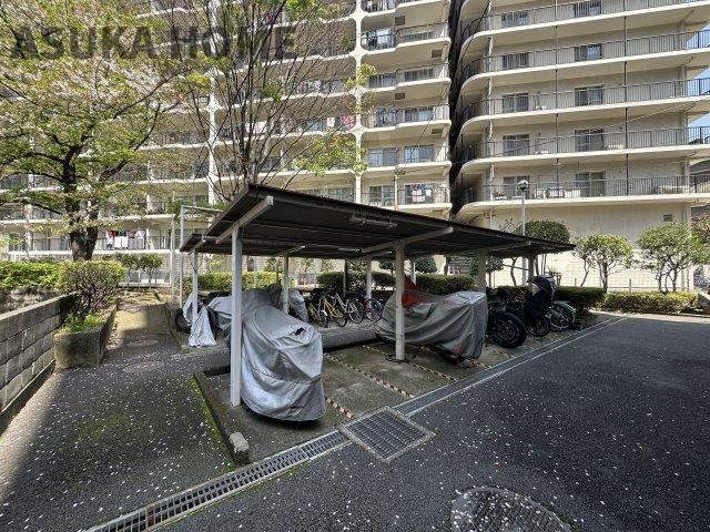 モンテベルデ横浜のその他共用部分|バイク置場の空き状況については、その都度、確認いたしますのでお気軽にお聞きください。