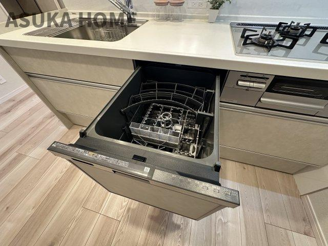 モンテベルデ横浜の洋室|5.6帖の洋室の様子になります。ウオークインクローゼットとDENが備えられており、十分な広さです。