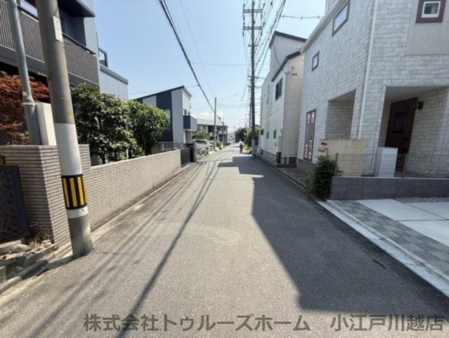 【前面道路含む現地写真】 | 川越市小仙波町二丁目　新築戸建