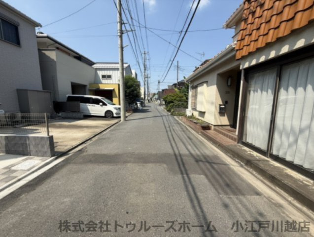 【前面道路含む現地写真】 | 川越市小仙波町二丁目　新築戸建