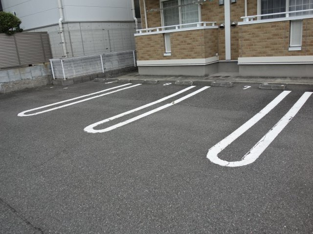 グレース参番館の駐車場