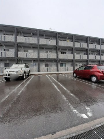 ローズパティオの駐車場