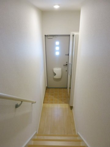 プルミエール信の玄関