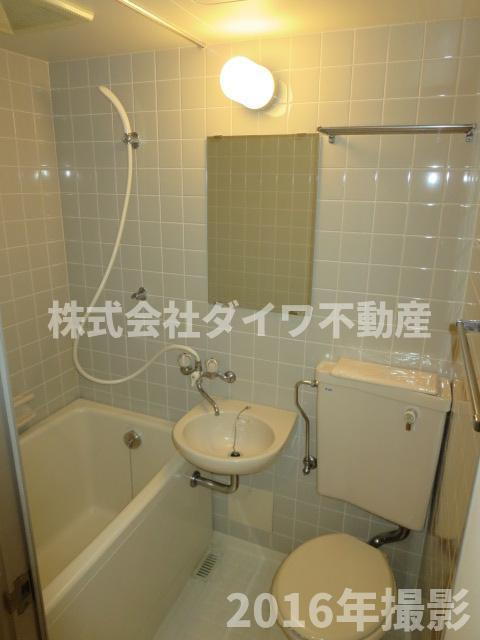 ステープル六供の浴室