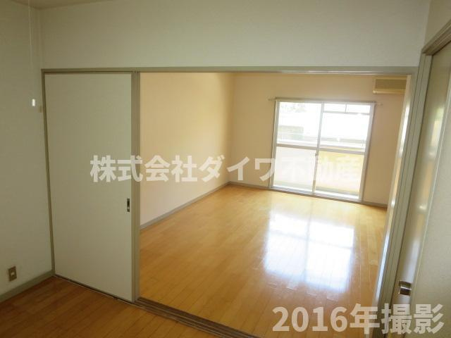 ステープル六供の居間・リビング