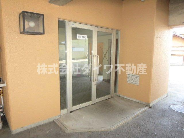 ステープル六供のエントランス